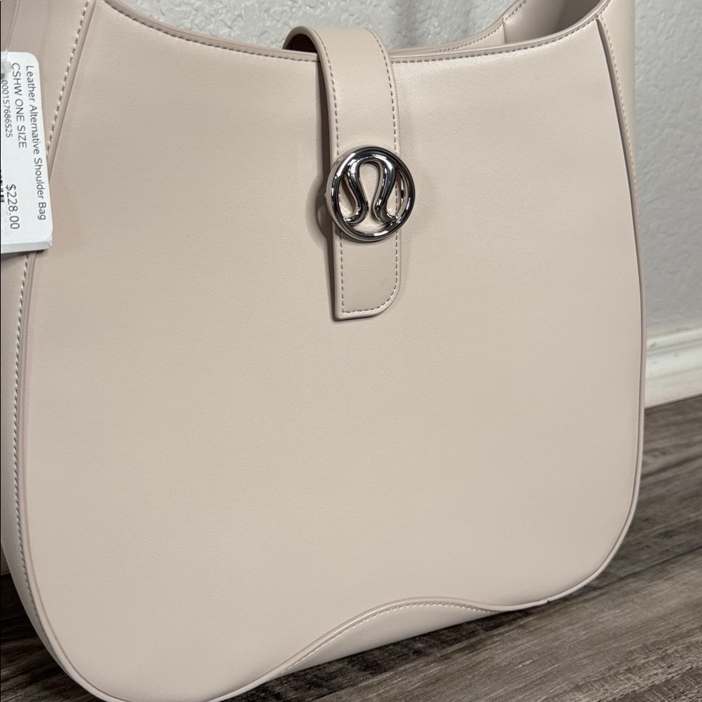 Lululemon Leather Alternative Shoulder Bag 8L Cream Cashew Vegan Handbag Trendy - Picture 3 of 11